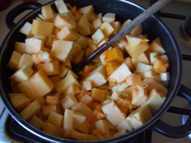 Cuketovo-houbový guláš s opékaným párkem (fotorecept) - obrázok 6