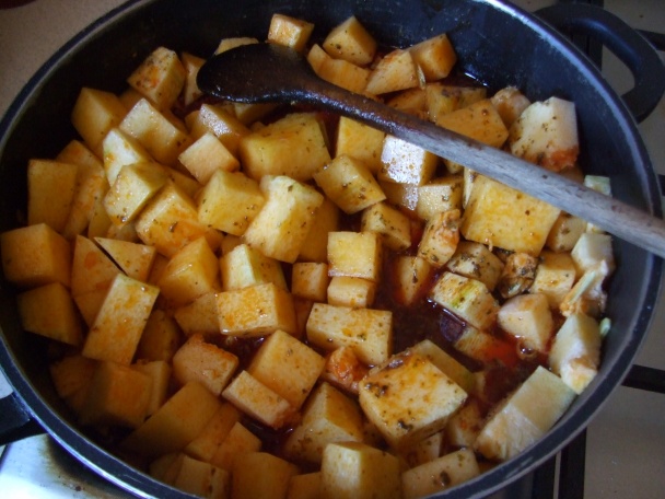 Cuketovo-houbový guláš s opékaným párkem (fotorecept) - obrázok 7