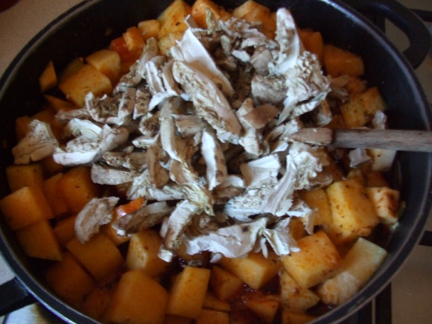 Cuketovo-houbový guláš s opékaným párkem (fotorecept) - obrázok 8