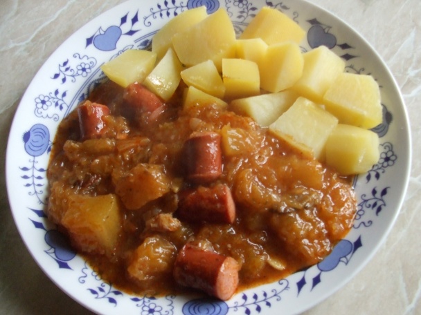 Cuketovo-houbový guláš s opékaným párkem (fotorecept) - obrázok 10