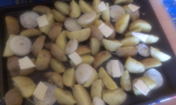 Výborné pečené zemiačky (predvarené treba skúsiť) - obrázok 2