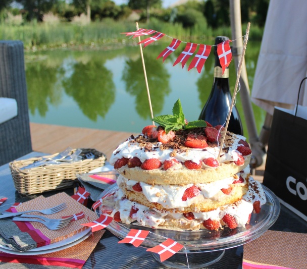 Dánska narodeninová torta - Jordbærlagkage (fotorecept) - obrázok 8