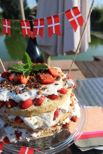Dánska narodeninová torta - Jordbærlagkage (fotorecept) - obrázok 7