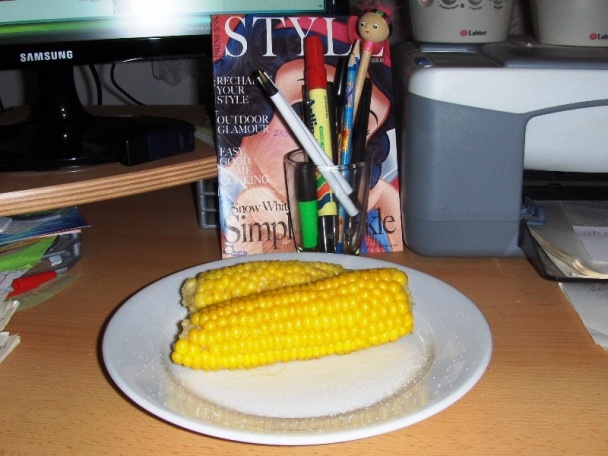 Jahody so šľahačkou a kukurica - obrázok 3