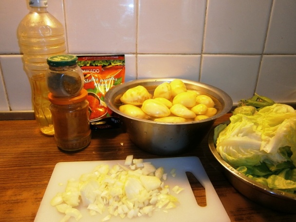 Nové zemiaky na cibuľke s paprikou - fotorecept - obrázok 1