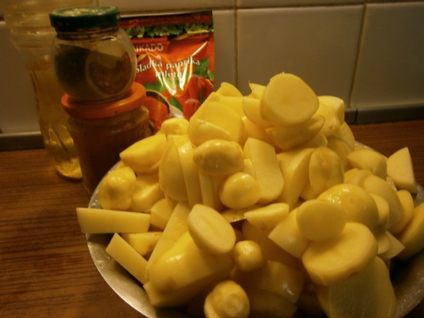 Nové zemiaky na cibuľke s paprikou - fotorecept - obrázok 2