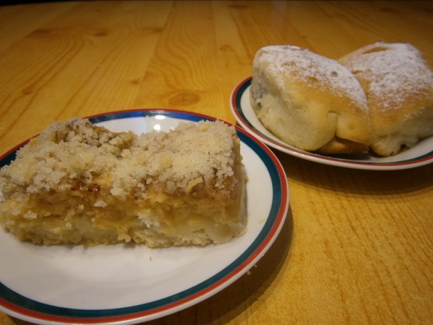 Buchty a jablkový koláč z kysnutého cesta (fotorecept) - obrázok 13