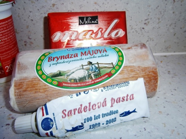 Zapečené plnené vajcia s bryndzou - obrázok 1