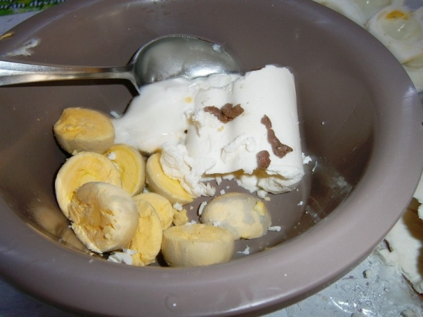 Zapečené plnené vajcia s bryndzou - obrázok 3