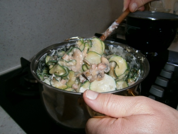 Fusilli s cuketou, šampiňónmi a šunkou (fotorecept) - obrázok 10
