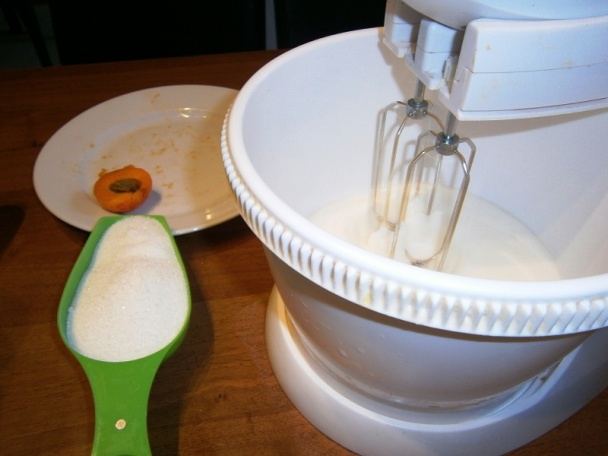 Zasnežený koláč s marhuľami (fotorecept) - obrázok 11