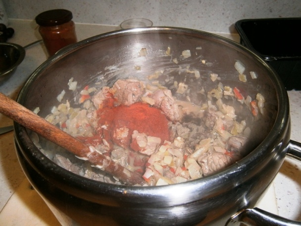 Hovädzí guláš (fotorecept) - obrázok 10