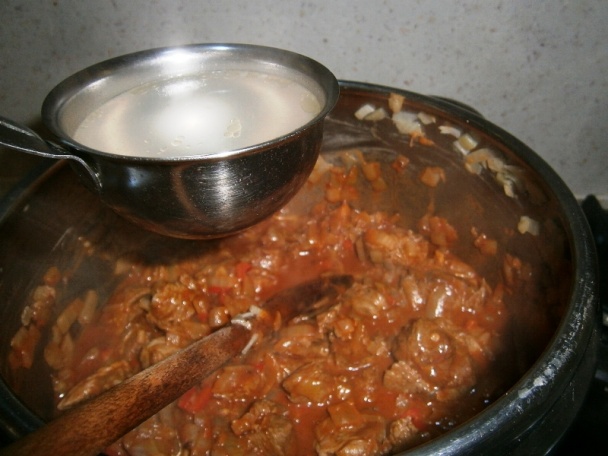 Hovädzí guláš (fotorecept) - obrázok 12