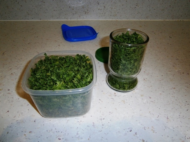 Sušená petržlenová a zelerová vňať na zimu (fotorecept) - obrázok 2