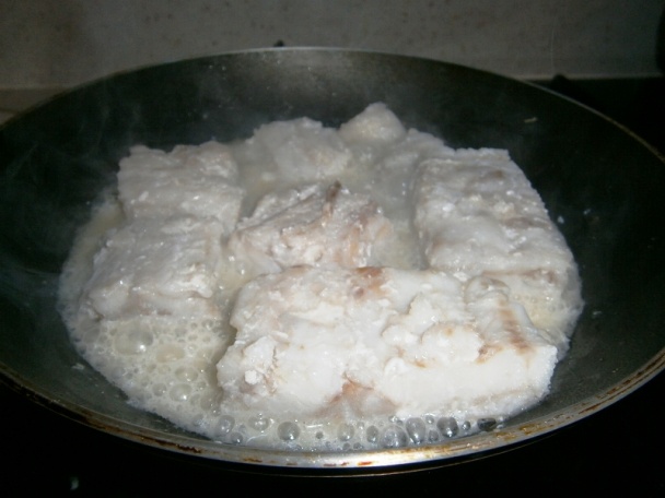 Aljašská treska s kôprovou omáčkou a zemiakmi - obrázok 3