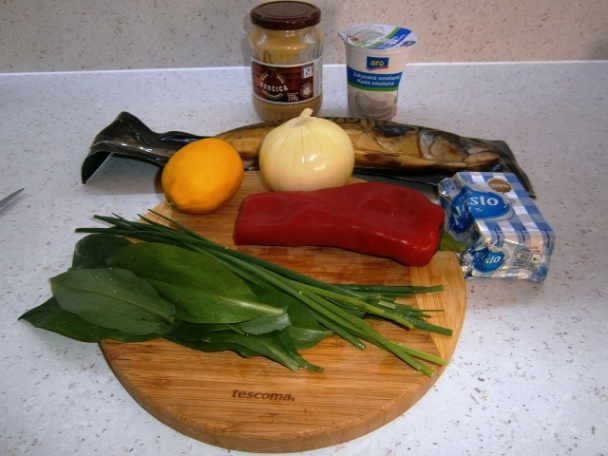 Nátierka z údenáča s medvedím cesnakom a pažítkou (fotorecept) - obrázok 1