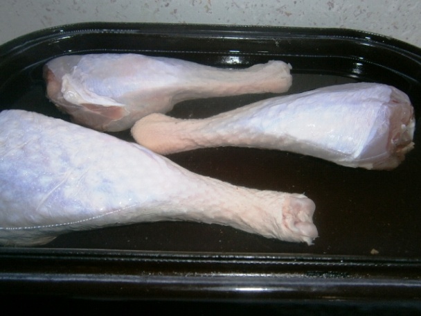 Medovo-citrónové morčacie stehná a stehná špikované údenou slaninou s cesnakom (fotorecept) - obrázok 1