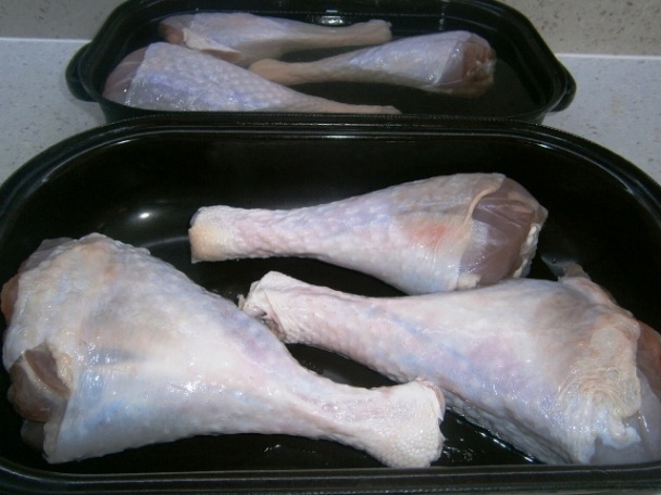 Medovo-citrónové morčacie stehná a stehná špikované údenou slaninou s cesnakom (fotorecept) - obrázok 2