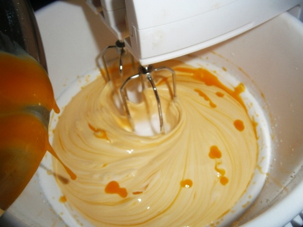 Výborná kakaová roláda plnená šľahačkou a banánom (fotorecept) - obrázok 6