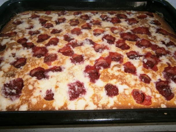 Jahodový koláč z prvých domácich jahôd (fotorecep)t - obrázok 3