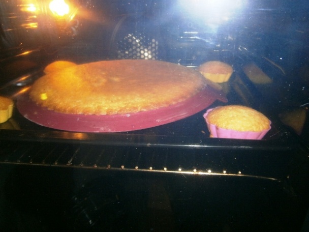 Jahodová torta so stečeným jogurtom (fotorecept) - obrázok 5