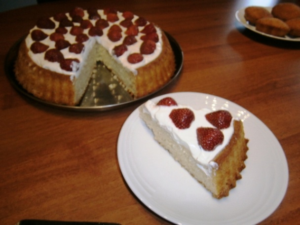 Jahodová torta so stečeným jogurtom (fotorecept) - obrázok 11