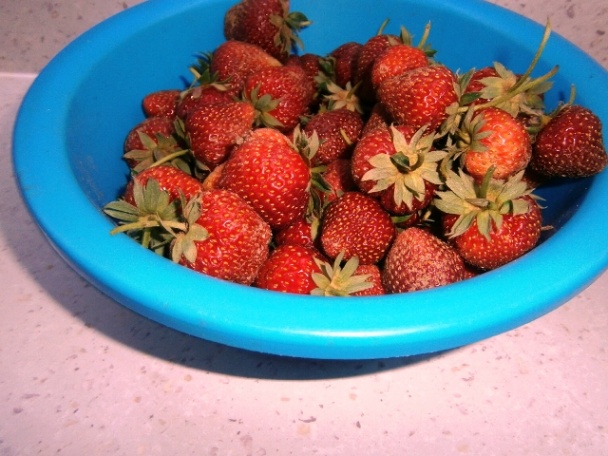 Parené buchty plnené čerstvými jahodami, posypané Grankom (fotorecept) - obrázok 2