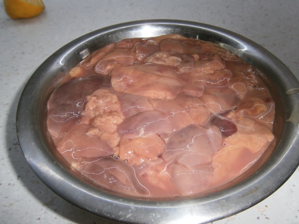 Kuracia pečienka na cibuli so zemiakovou kašou (fotorecept) - obrázok 4