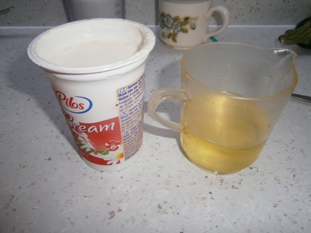 Koláč z kysnutého cesta plnený čokoládovým pudingom a marhuľami (fotorecept) - obrázok 2