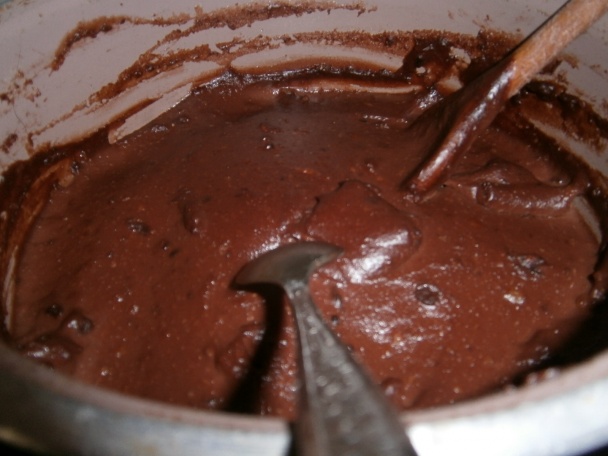 Koláč z kysnutého cesta plnený čokoládovým pudingom a marhuľami (fotorecept) - obrázok 7