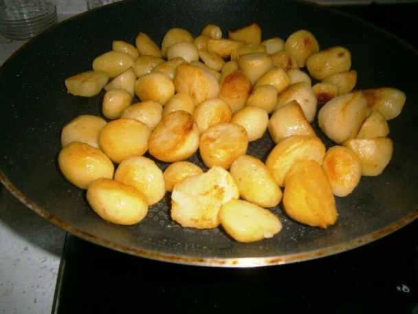 Kapor a baklažán s opečenými zemiakmi a miešaným šalátom (fotorecept) - obrázok 5