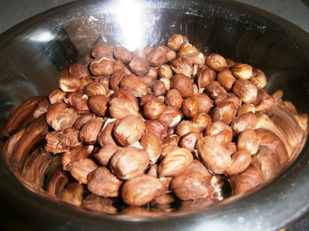 Jablkový koláč s lieskovými orieškami a so škoricou (fototrecept) - obrázok 1