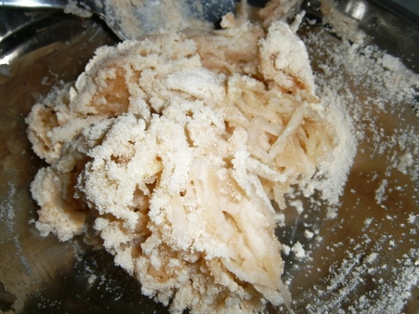 Jablkový koláč s lieskovými orieškami a so škoricou (fototrecept) - obrázok 4