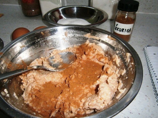 Jablkový koláč s lieskovými orieškami a so škoricou (fototrecept) - obrázok 5