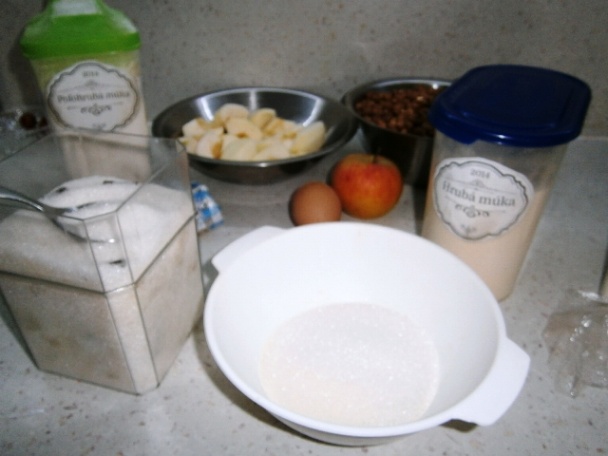 Jablková bublanina s mrveničkou z jedného vajíčka (fotorecept) - obrázok 3