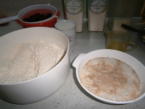 Čerešňovo-jahodový kysnutý koláč s mrveničkou (fotorecept) - obrázok 3