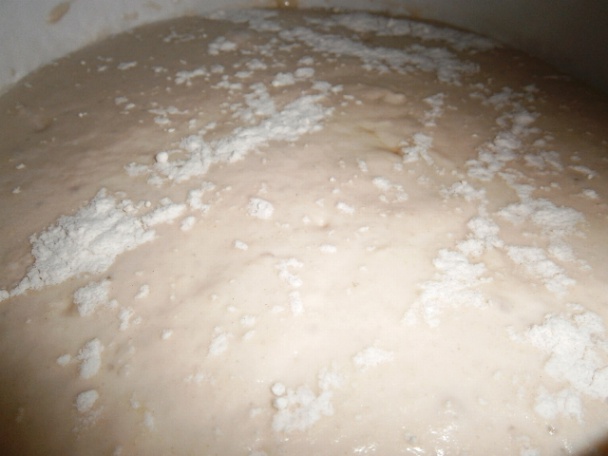 Čerešňovo-jahodový kysnutý koláč s mrveničkou (fotorecept) - obrázok 4