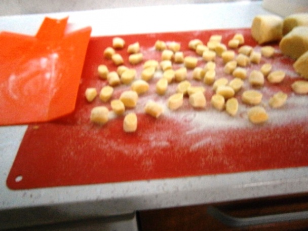 Zemiakové šúľance s bryndzou a opečenou slaninou  (fotorecept) - obrázok 4