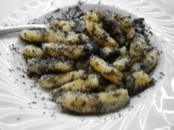 Zemiakové šúľance s bryndzou a opečenou slaninou  (fotorecept) - obrázok 9