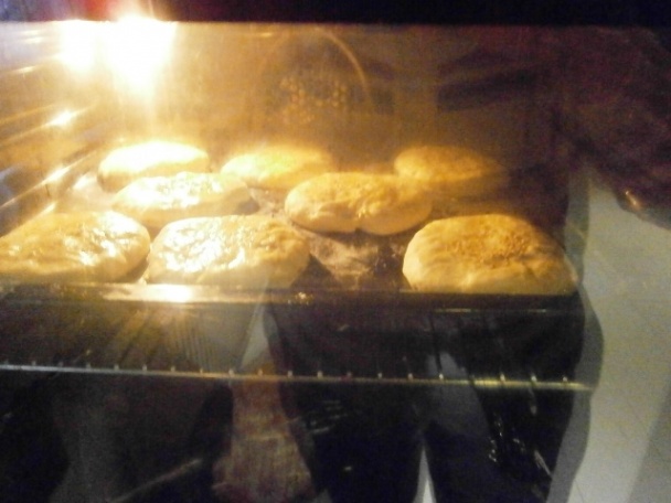 Hamburgerové žemle a hamburgre z hovädzieho mäsa (fotorecept) - obrázok 5