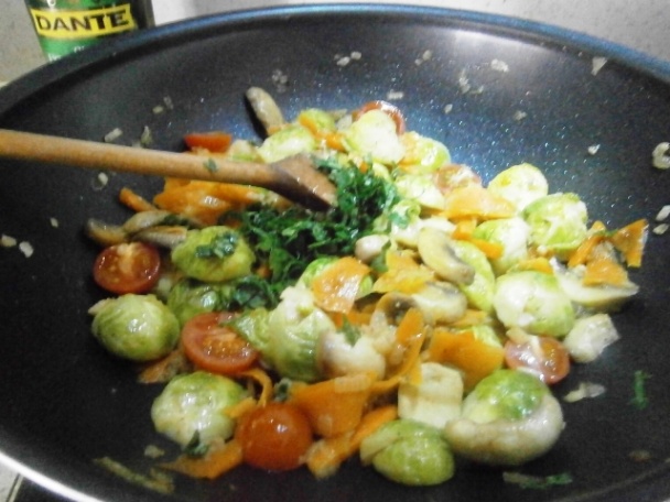 Jačmenné krúpky s ružičkovým kelom, šampiňónmi a mrkvou (fotorecept) - obrázok 10
