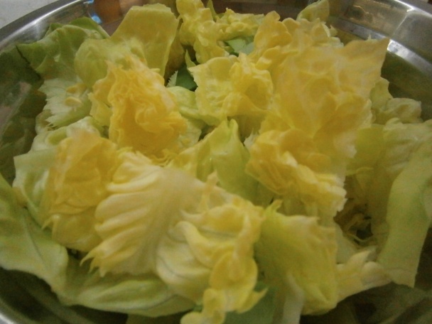 Fašírky so smotanou a šťuchanými zemiakmi s mladou cibuľkou (fotorecept) - obrázok 4