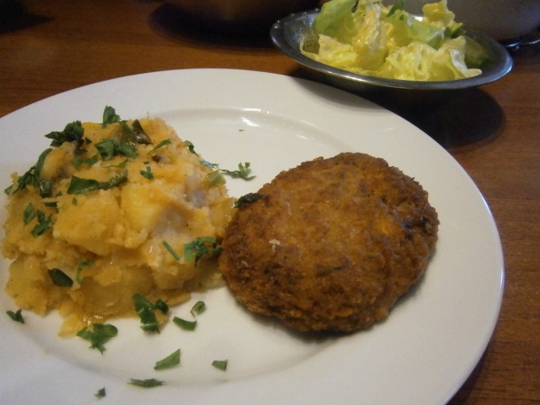 Fašírky so smotanou a šťuchanými zemiakmi s mladou cibuľkou (fotorecept) - obrázok 6