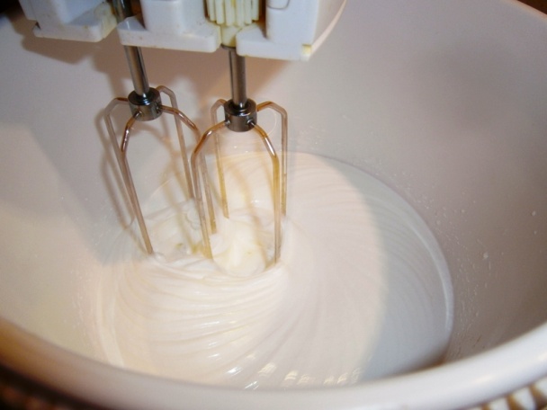 Kakaový koláč s bielkovou plnkou (fotorecept) - obrázok 3