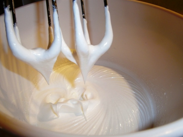 Kakaový koláč s bielkovou plnkou (fotorecept) - obrázok 4