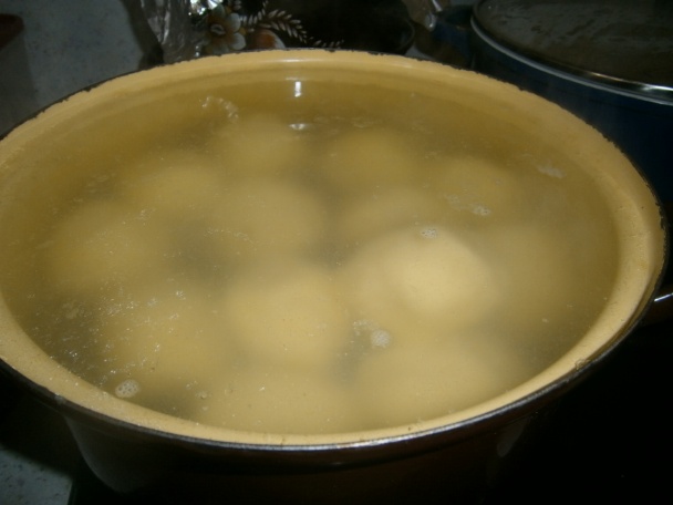 Údené mäso v zemiakovom ceste s dusenou kyslou kapustou (fotorecept) - obrázok 2
