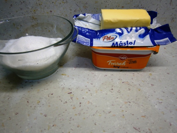 Kysnuté koláče s tvarohovo-pudingovo-banánovou plnkou (fotorecept) - obrázok 1