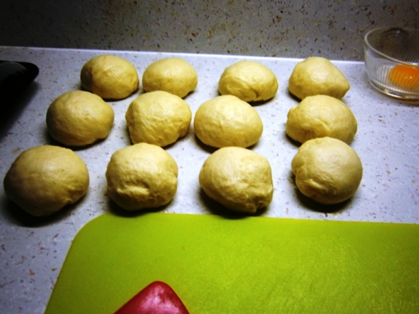 Kysnuté koláče s tvarohovo-pudingovo-banánovou plnkou (fotorecept) - obrázok 6