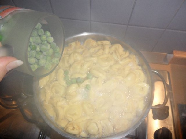 Tortellini so šunkou a hráškom (fotorecept) - obrázok 6