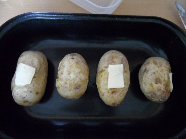 Pečené zemiaky s tuniakom a kukuricou (fotorecept) - obrázok 4